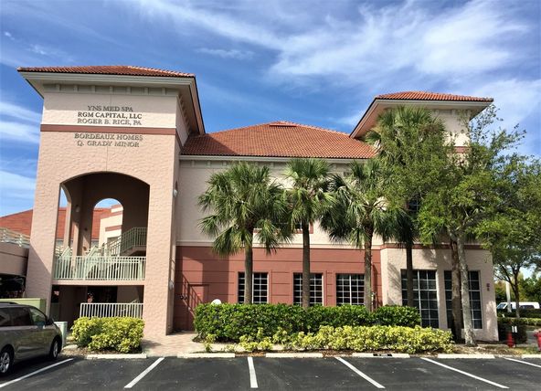 Vanderbilt Galleria : 9010 Strada Stell Ct, Naples, FL 34109